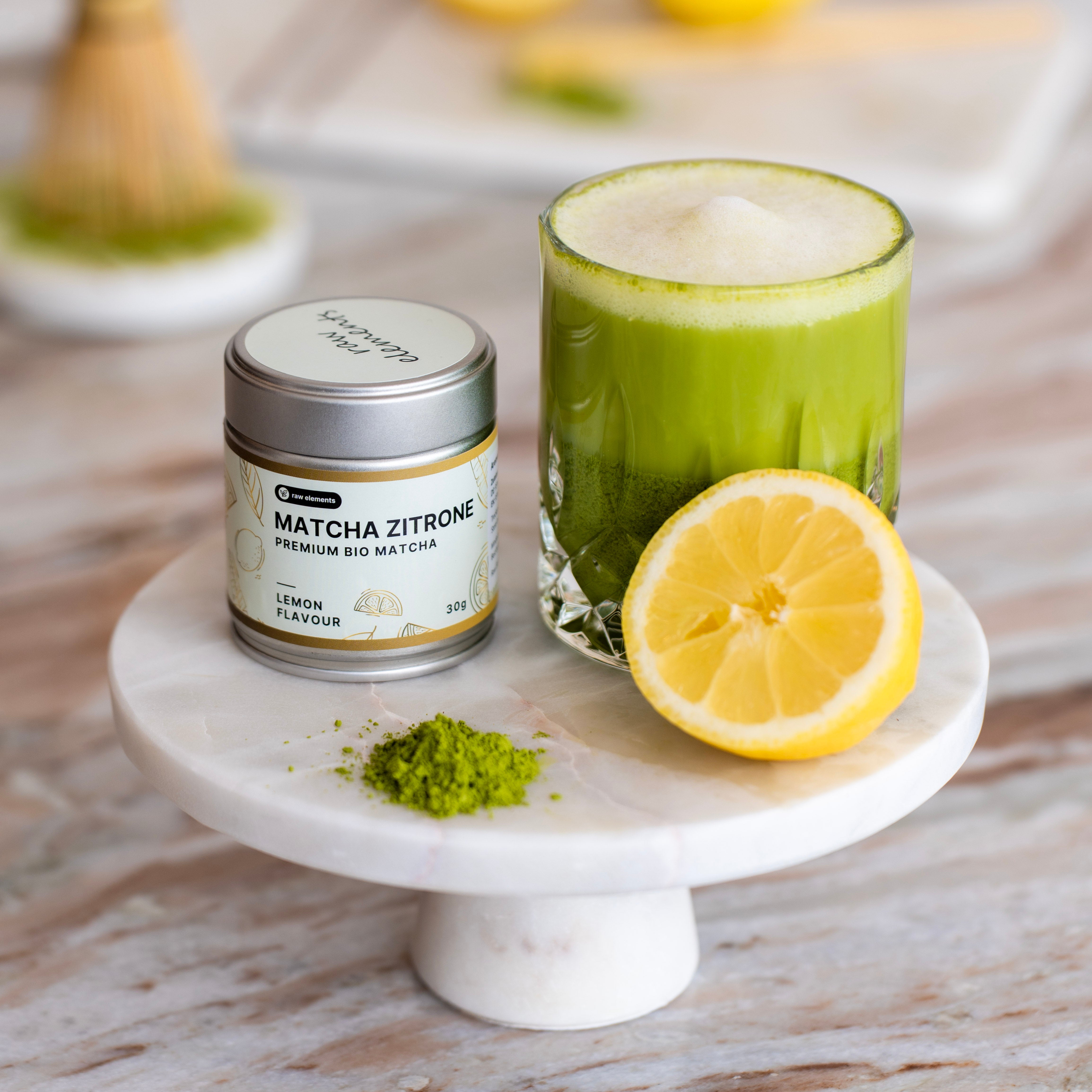 Matcha Zitrone mit Bio Matcha Pulver und frischer Zitrone – ideal für sommerliche Matcha Rezepte.