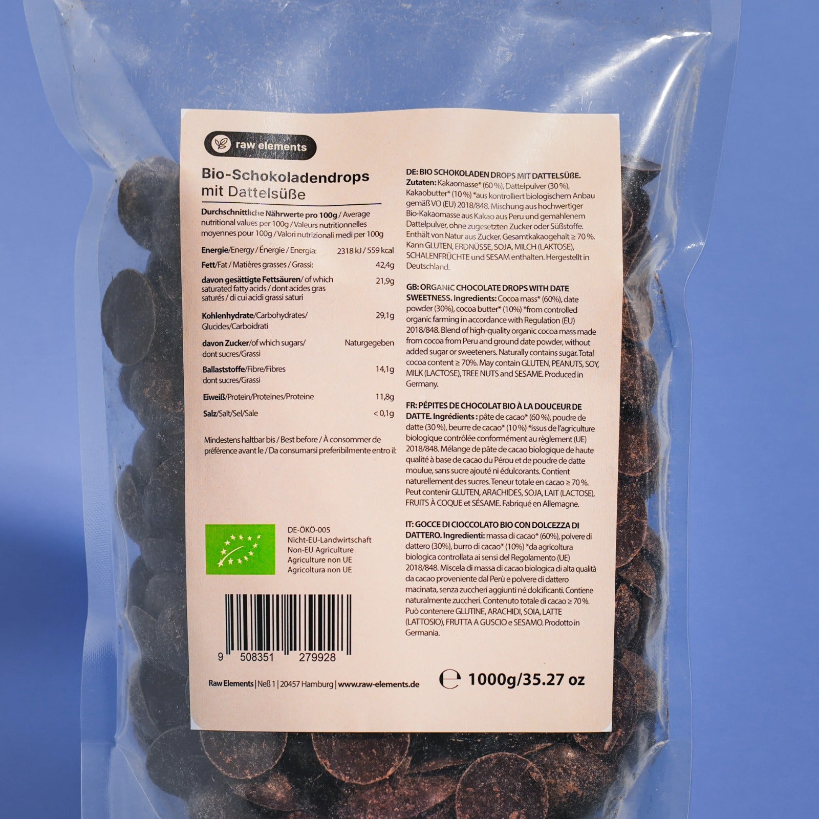 Detaillierte Nahaufnahme des Rückenetiketts der Bio Schokoladendrops mit Dattelsüße mit Nährwerttabelle, Zutatenliste und EU-Bio-Siegel.