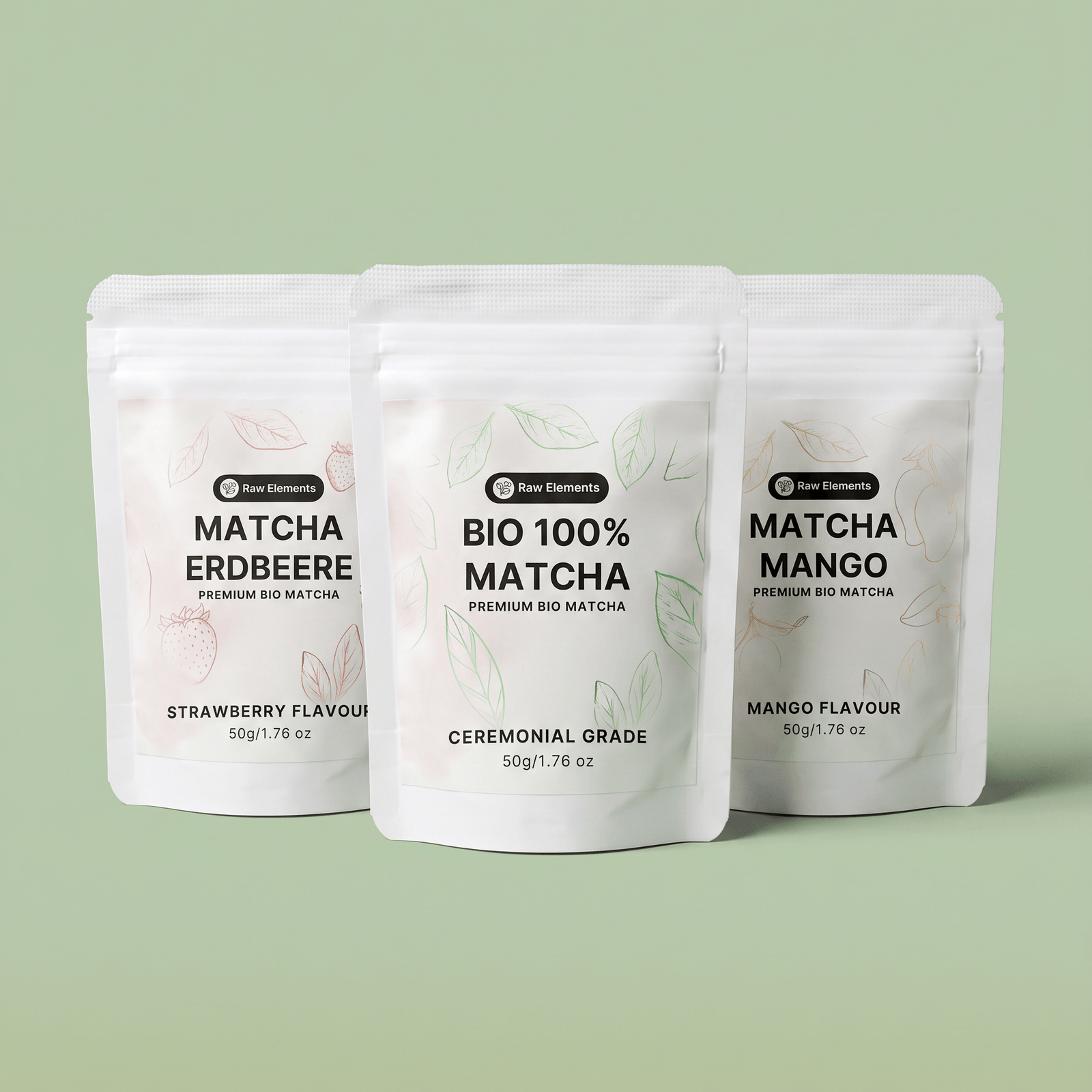 Matcha Bestseller Set – Bio, Erdbeer und Mango Matcha, drei Beutel auf grünem Hintergrund