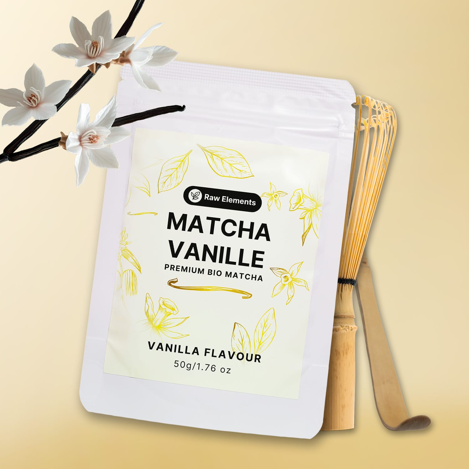 Raw Elements Matcha Vanille Standbodenbeutel (50g) mit Bambusbesen und Vanilleblüten – Bio Matcha Vanille